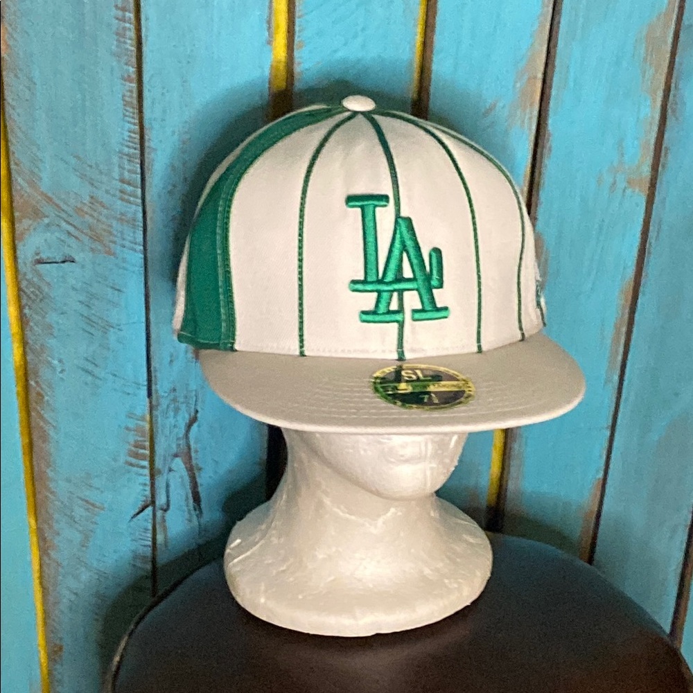 New Era Storylanding Hip Hop Green and White fitted LA Dodgers Cap 7 1/2 new